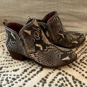 Lucky Brand Snakeskin Booties sz 8M/38